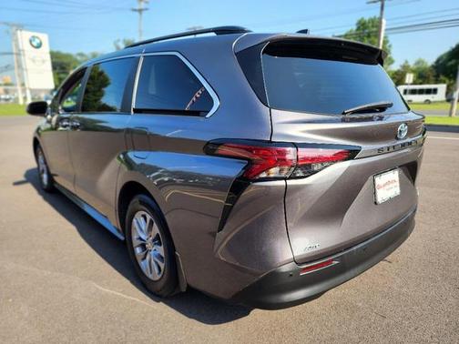 2022 Toyota Sienna XLE 7 Passenger