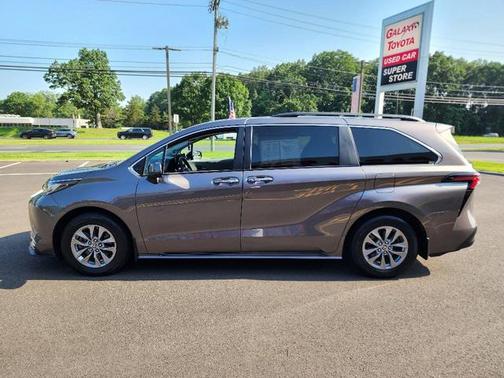 2022 Toyota Sienna XLE 7 Passenger