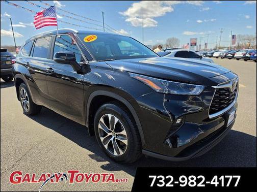 Midnight Black Metallic 2023 Toyota Highlander XLE