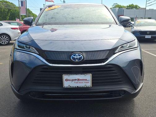 Coastal Gray Metallic 2023 Toyota Venza LE