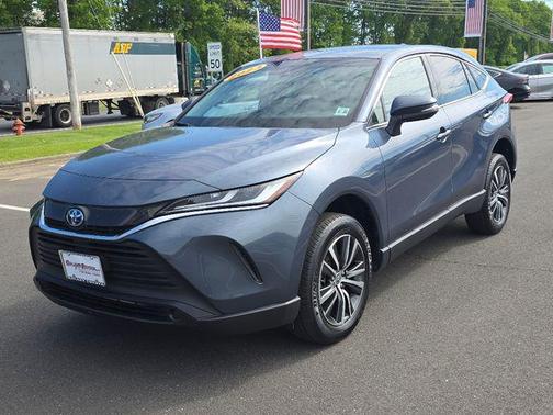 Coastal Gray Metallic 2023 Toyota Venza LE