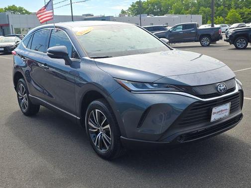Coastal Gray Metallic 2023 Toyota Venza LE