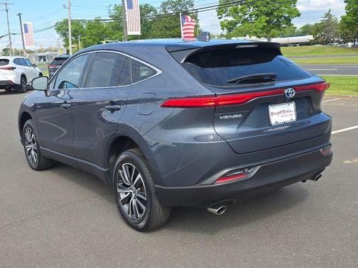 Coastal Gray Metallic 2023 Toyota Venza LE