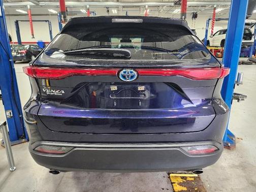 2023 Toyota Venza LE