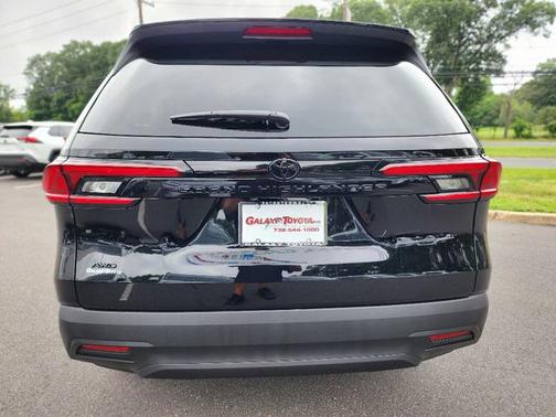 2025 Toyota Highlander LE
