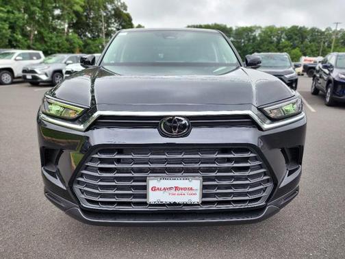 2025 Toyota Highlander LE