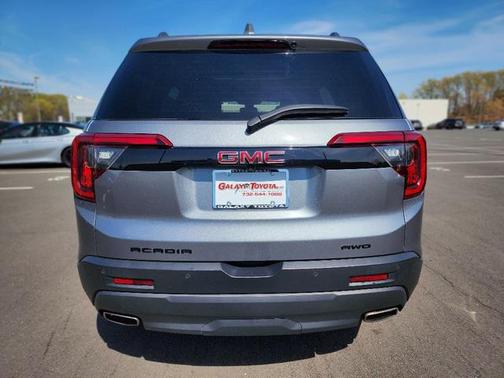 2022 GMC Acadia AWD SLT