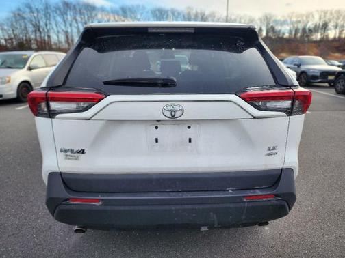 2022 Toyota RAV4 LE