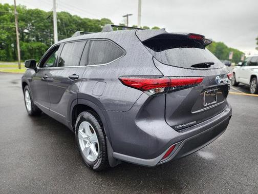 2022 Toyota Highlander Hybrid LE
