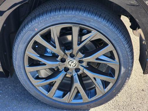 2025 Toyota Crown Signia Limited