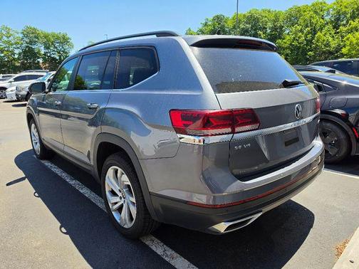 Platinum Gray Metallic 2021 Volkswagen Atlas 3.6L SE w/Technology