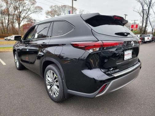 2026 Toyota Highlander Platinum