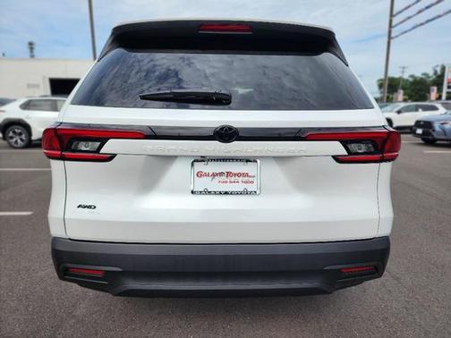 2025 Toyota Highlander LE