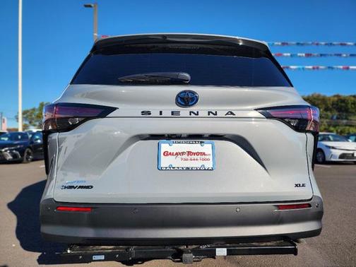 2025 Toyota Sienna Woodland Edition