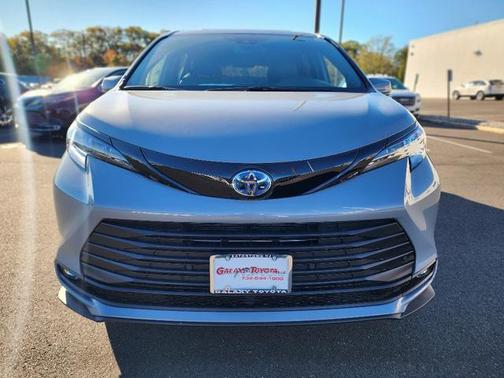 2025 Toyota Sienna Woodland Edition