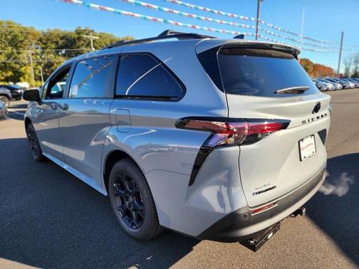 2025 Toyota Sienna Woodland Edition