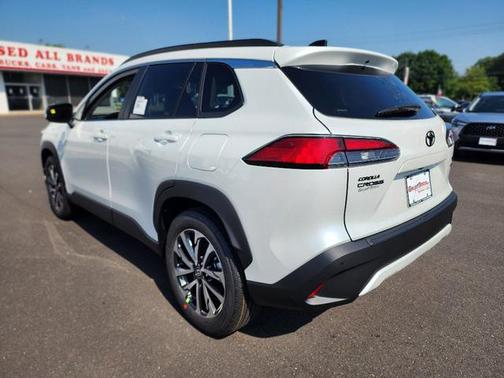 2025 Toyota Corolla Cross XLE