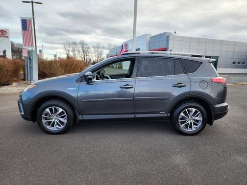 2017 Toyota RAV4 Hybrid XLE