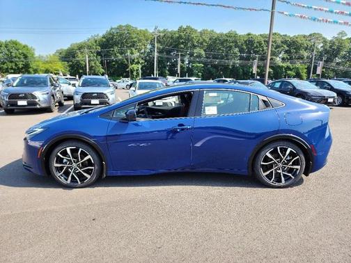2025 Toyota Prius L