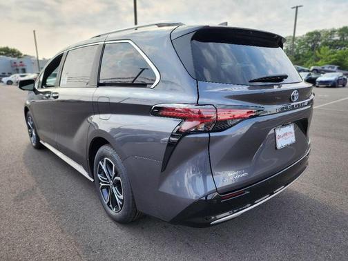 2025 Toyota Sienna Platinum 7 Passenger
