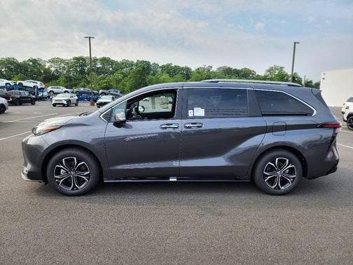 2025 Toyota Sienna Platinum 7 Passenger