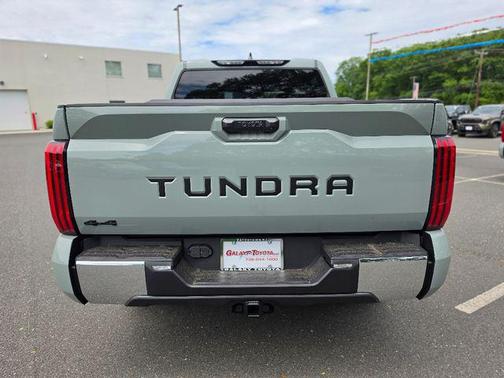6x1/Lunarrock 2026 Toyota Tundra SR5