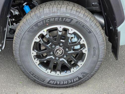 6x1/Lunarrock 2026 Toyota Tundra SR5
