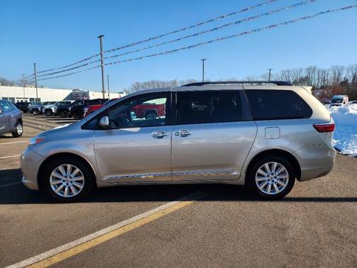 2017 Toyota Sienna XLE Premium