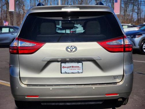 2017 Toyota Sienna XLE Premium