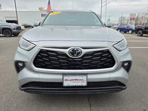 Celestial Silver Metallic 2023 Toyota Highlander XLE