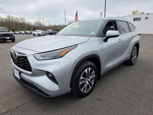 Celestial Silver Metallic 2023 Toyota Highlander XLE