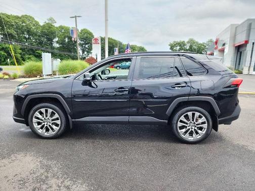 2022 Toyota RAV4 XLE Premium