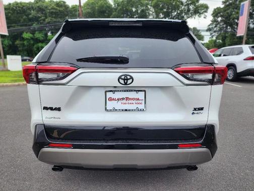 2025 Toyota RAV4 Hybrid SE
