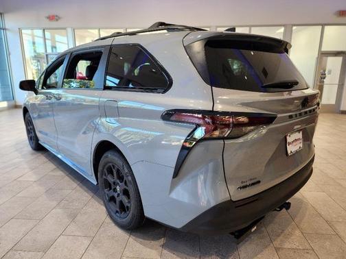 2025 Toyota Sienna Woodland Edition