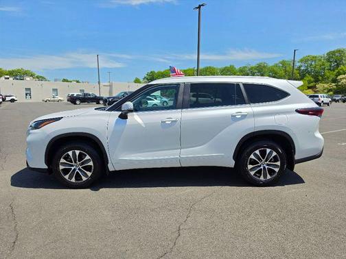 Wind Chill Pearl 2024 Toyota Highlander XLE
