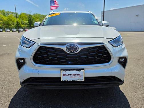 Wind Chill Pearl 2024 Toyota Highlander XLE