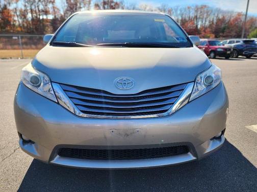 2017 Toyota Sienna XLE Premium