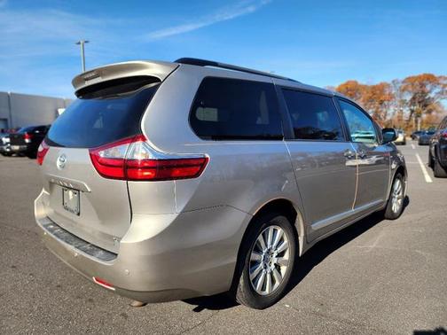 2017 Toyota Sienna XLE Premium