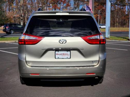 2017 Toyota Sienna XLE Premium