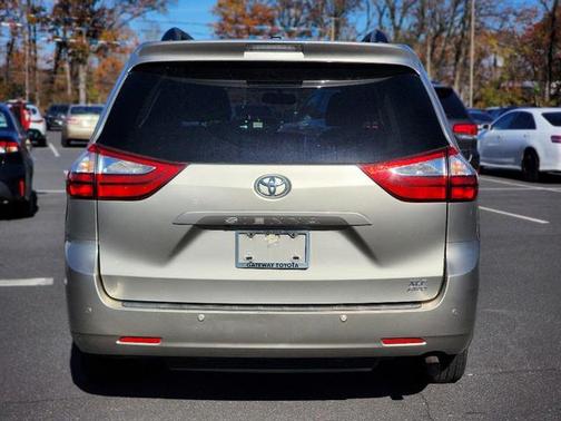 2017 Toyota Sienna XLE Premium