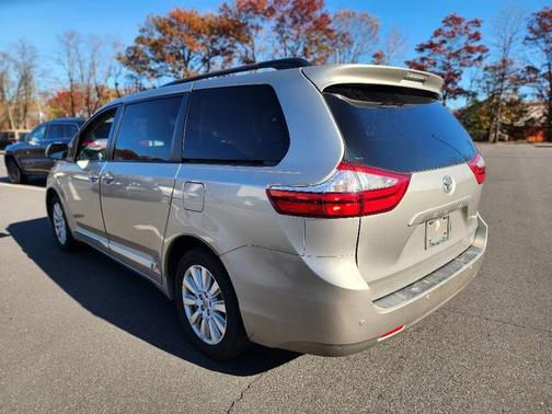 2017 Toyota Sienna XLE Premium