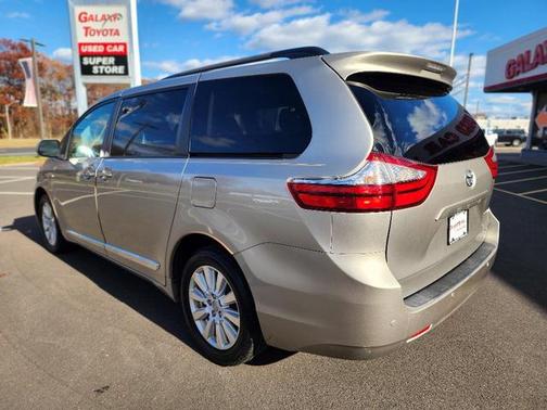 2017 Toyota Sienna XLE Premium