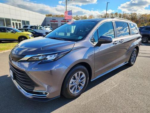 2024 Toyota Sienna XLE