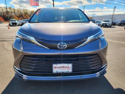 2024 Toyota Sienna XLE