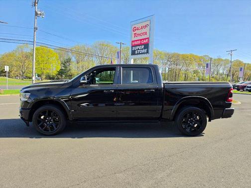 Diamond Black Crystal Pearlcoat 2021 RAM 1500 Laramie