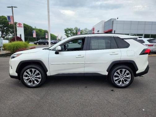 2022 Toyota RAV4 XLE Premium