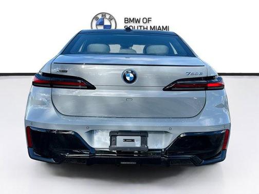 2026 BMW 750e xDrive