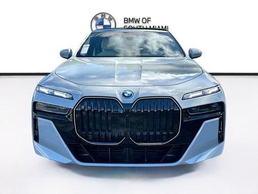 2026 BMW 750e xDrive