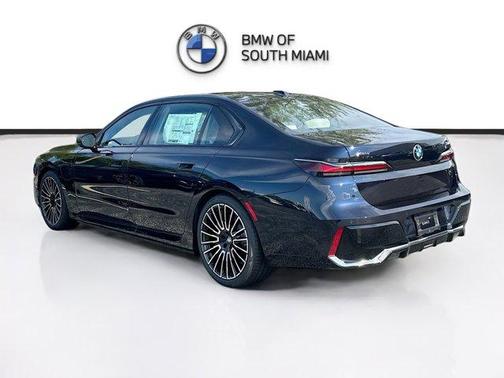 2026 BMW 750e xDrive