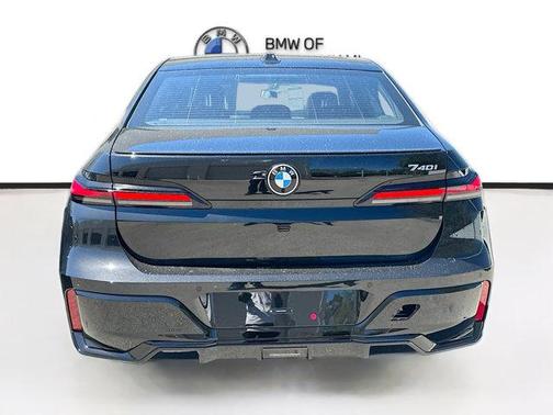 2025 BMW 740 i